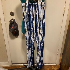 Infinity Raine Blue and White Patterned Leggings